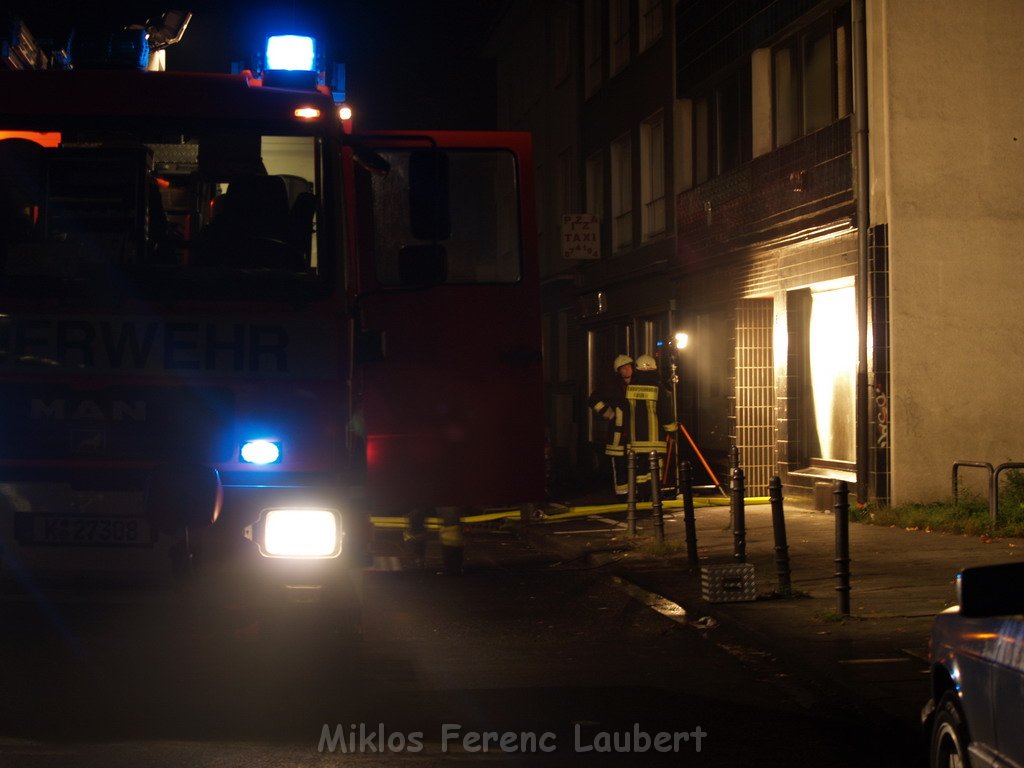 Brand mit Menschenrettung Koeln Vingst Homarstr 3     P106.JPG